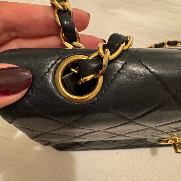 Vintage Chanel classic Black Quilted Shoulder Bag with Gold - Picture 9 of 15